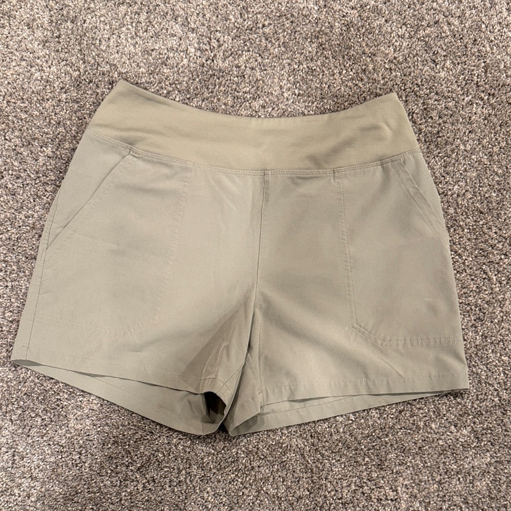 Patagonia khaki women’s shorts size M